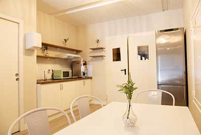 Cocina compartida en Albergue & Hostel Gascona