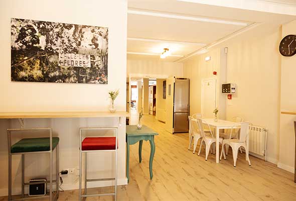 Zona común y comedor de Albergue & Hostel Gascona